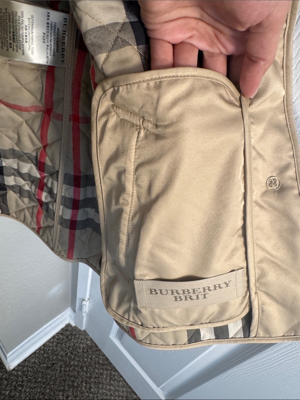 Burberry Quilted Beige Utility Jacket with Signature Check Lining- Size M - Picture 6 of 16